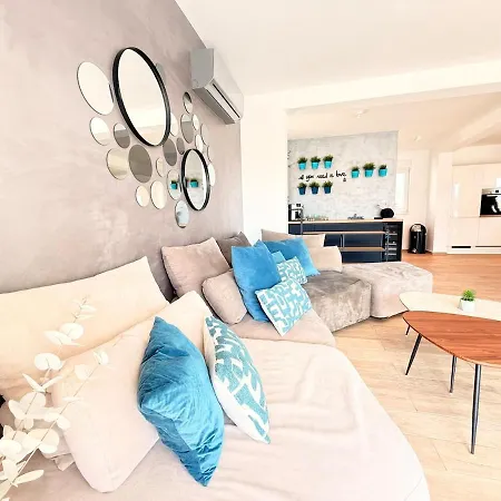 Luxury Emily Ražanj