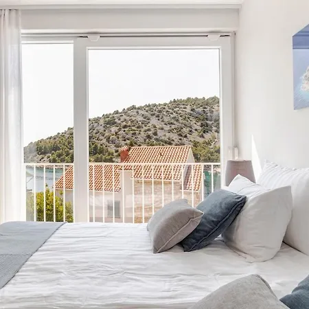 Luxury Emily Βίλα *