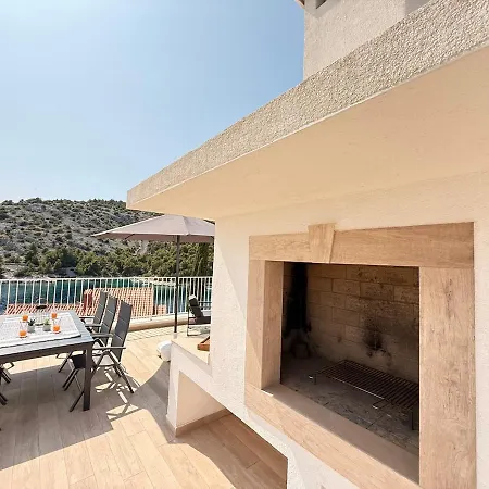 Luxury Emily Βίλα *