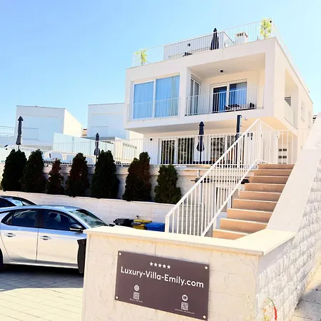 Luxury Emily Villa