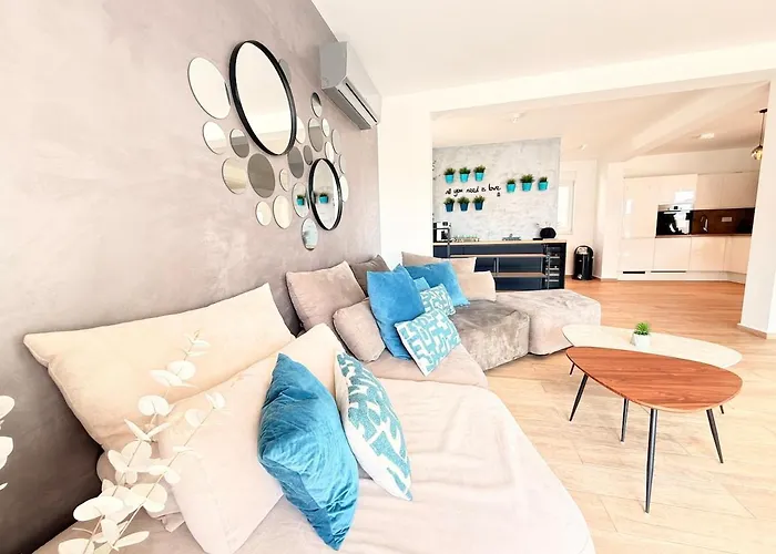 Luxury Emily Ražanj