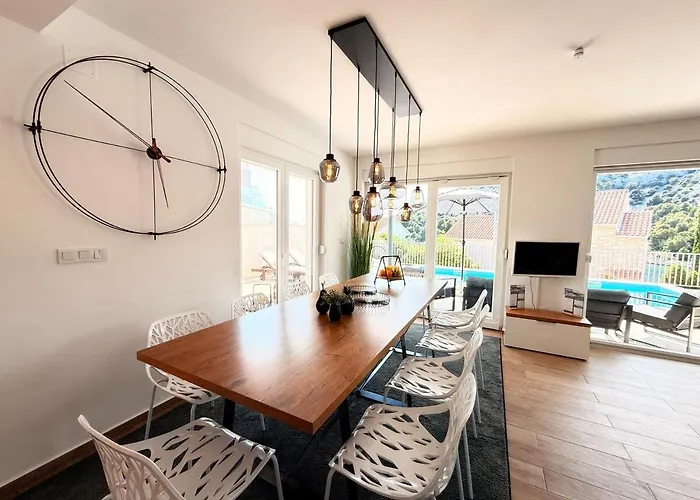 Luxury Emily Ražanj