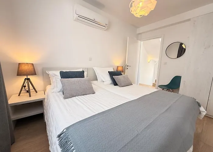 Luxury Emily Ražanj