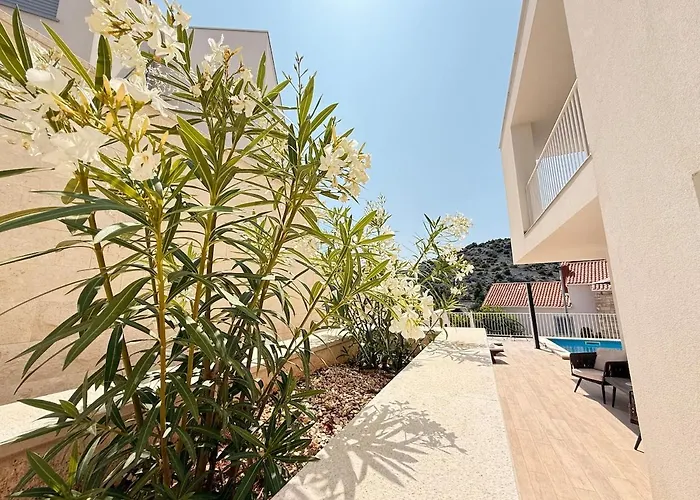 Luxury Emily Villa *