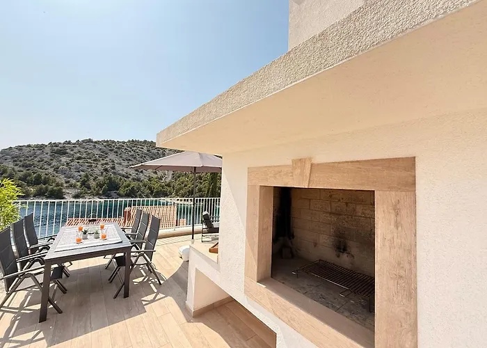 Luxury Emily Villa *